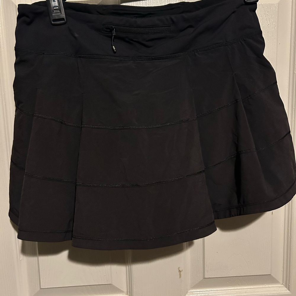 Black lululemon skort (M)